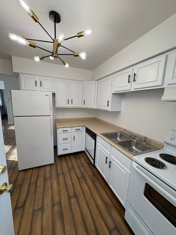 Building Photo - 2001 Davidson St