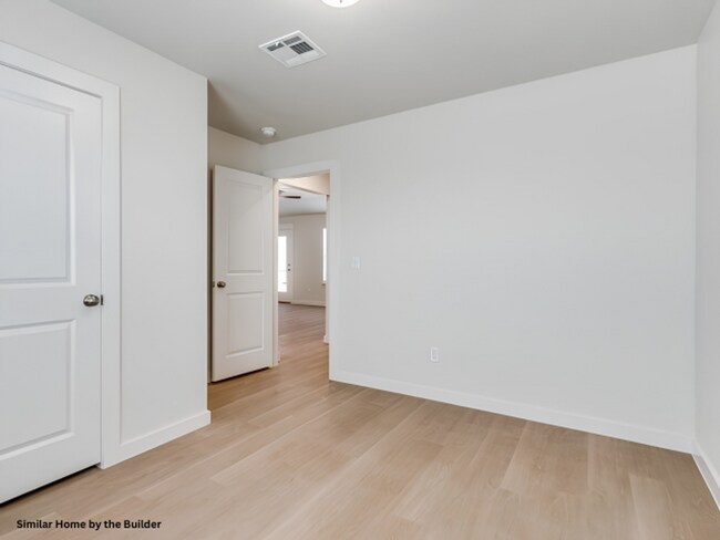 Building Photo - 1608 Highland Loop,