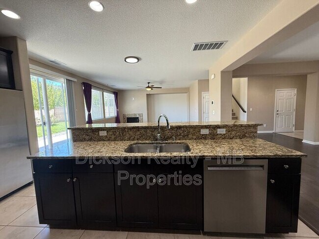 Building Photo - 10760 Ridgebrook Dr