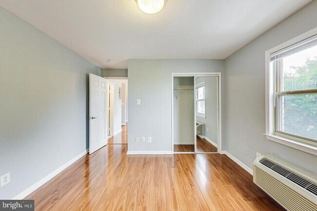 Building Photo - 604 Longfellow St NW