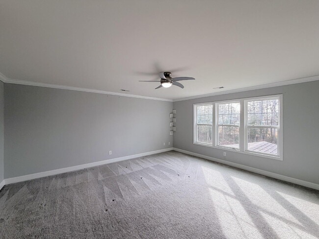 Building Photo - Spacious 3 Bedroom Home on 1 Acre Lot!