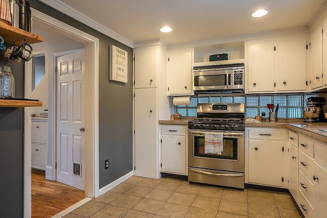 Building Photo - 62 Mt Vernon St