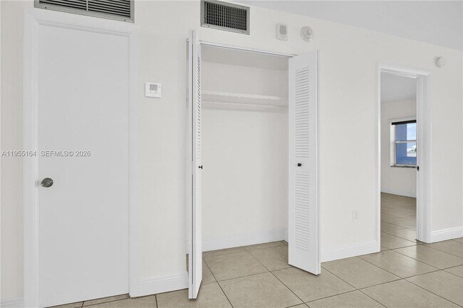 Building Photo - 4141 Nautilus Dr