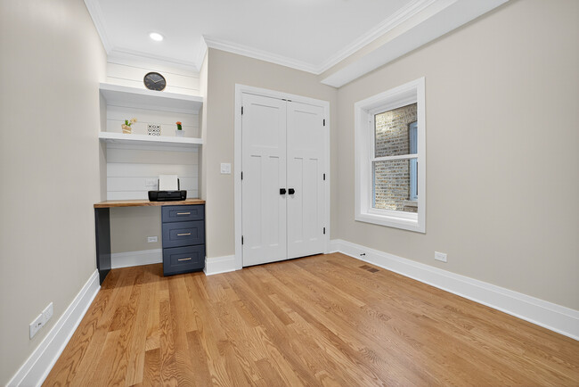 Building Photo - 3019 N Kenneth Ave