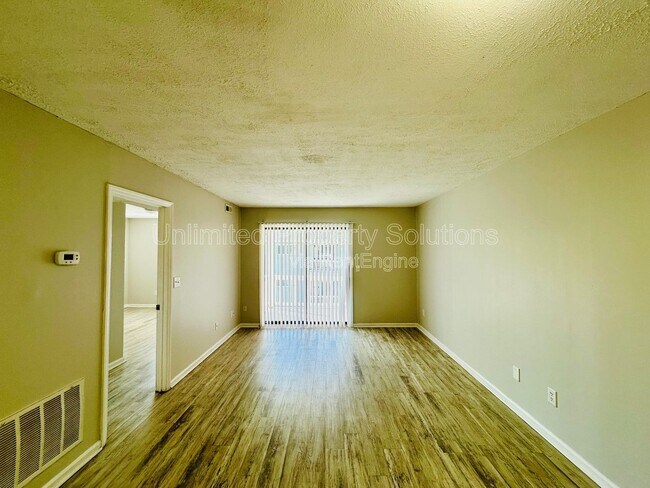 Building Photo - 213 Sunn Aire Ct