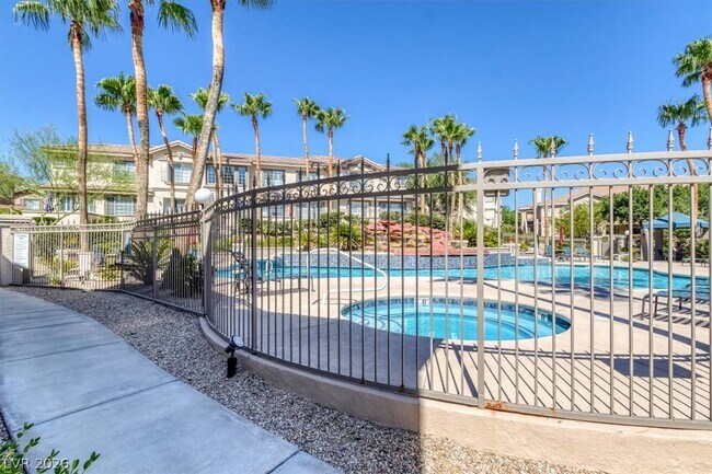 Building Photo - 9901 Trailwood Dr