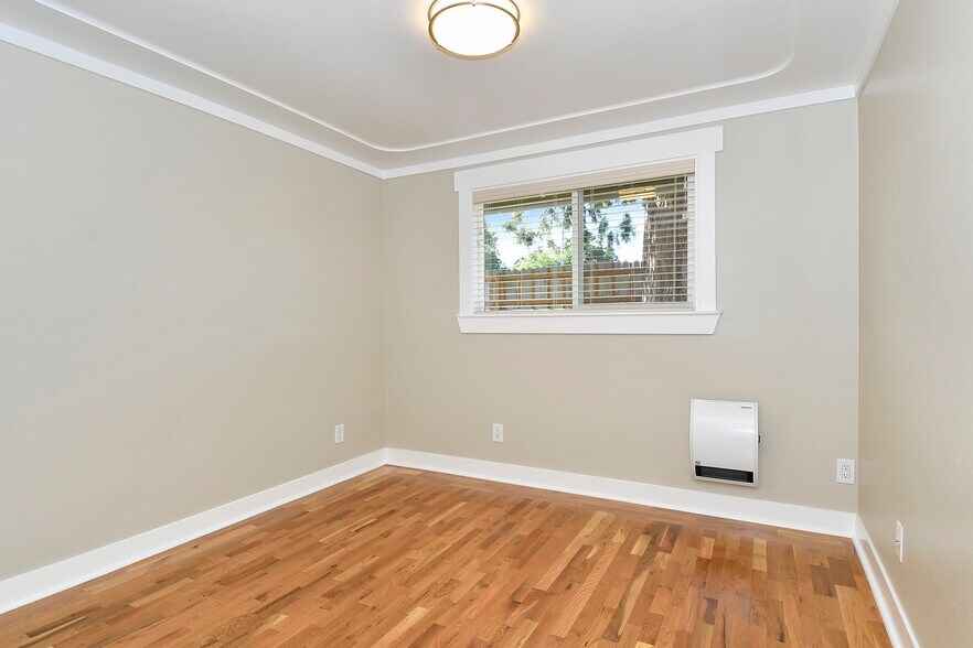 Building Photo - 8 SE 136th Ave