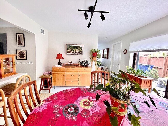 Building Photo - 6904 SW 114th Pl