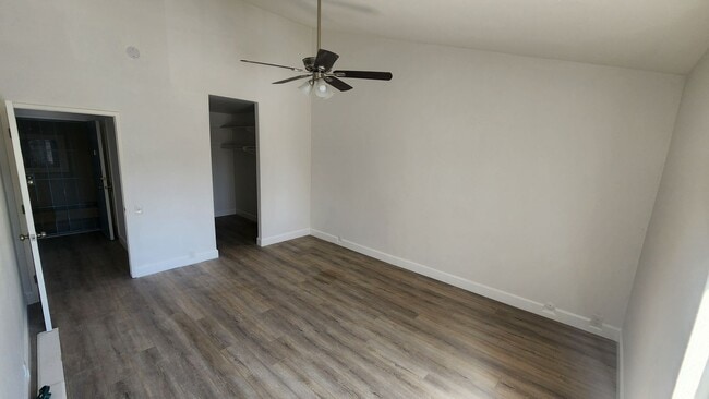 Building Photo - 2BD/2BA Condo in The Plaza Community - Pac...