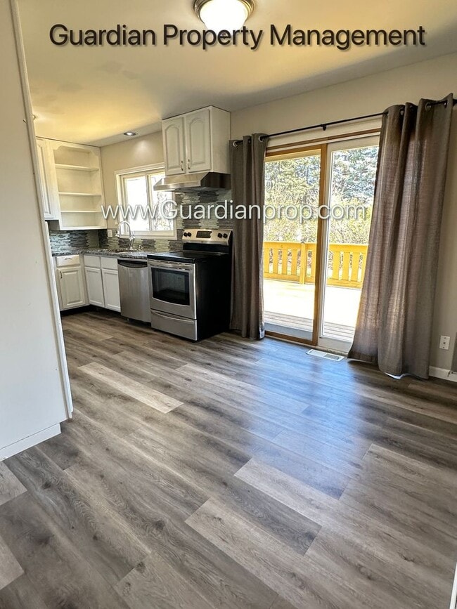 Building Photo - Champlin Single Family Home, Large Fenced Yard, Deck, 2 Car Garage,  Video Tour