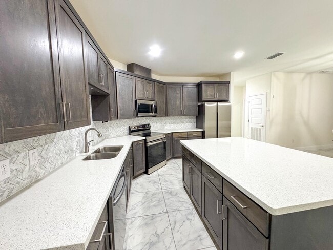 Building Photo - 1421 Eagles Ln