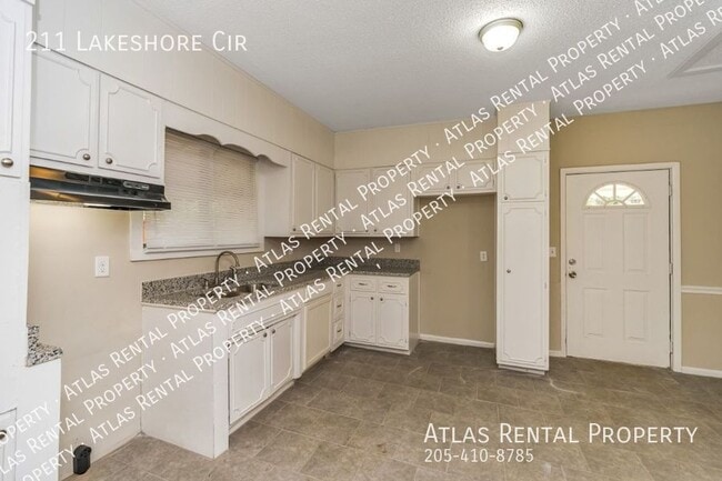 Building Photo - 211 Lakeshore Cir