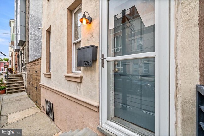 Building Photo - 1520 Dorrance St
