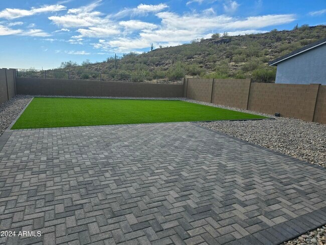 Building Photo - 7574 W Jackrabbit Ln