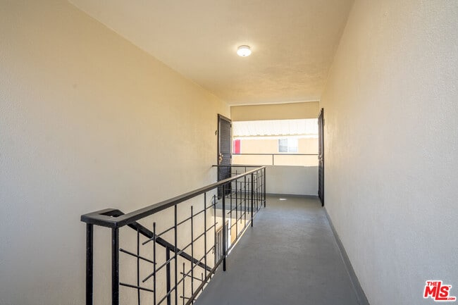 Building Photo - 241 W 84th St
