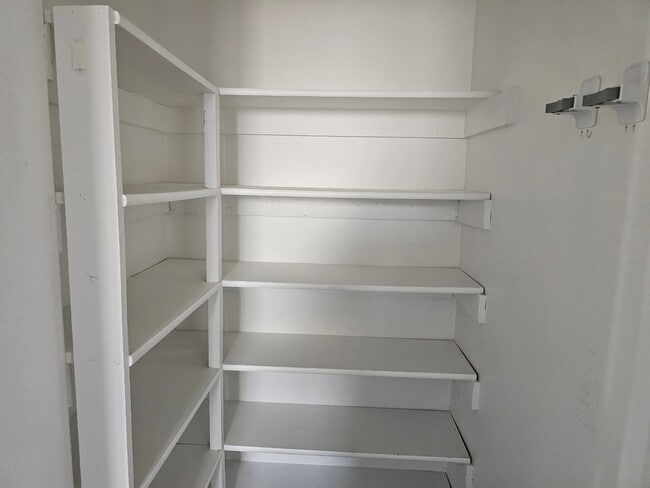 Building Photo - Check out this Beautiful 4 bedroom 2 Bathroom Home in West Valley Ut!!