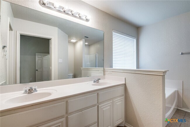 Building Photo - 1662 Sunspur Rd