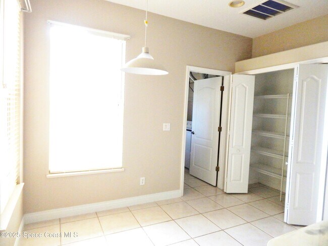 Building Photo - 4590 Brantford Ct