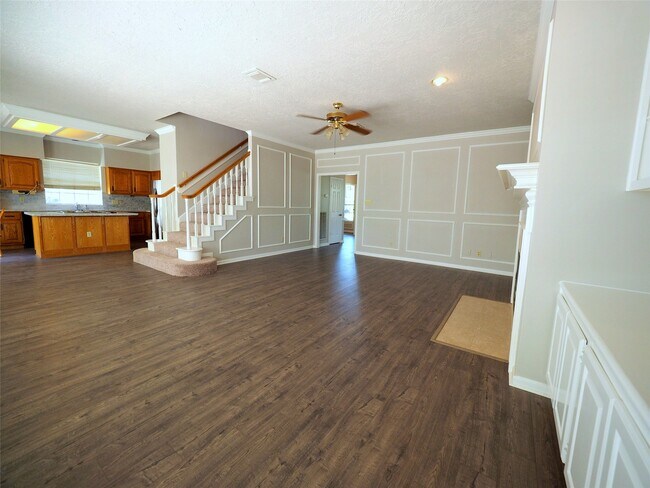 Building Photo - 15122 Greenleaf Ln