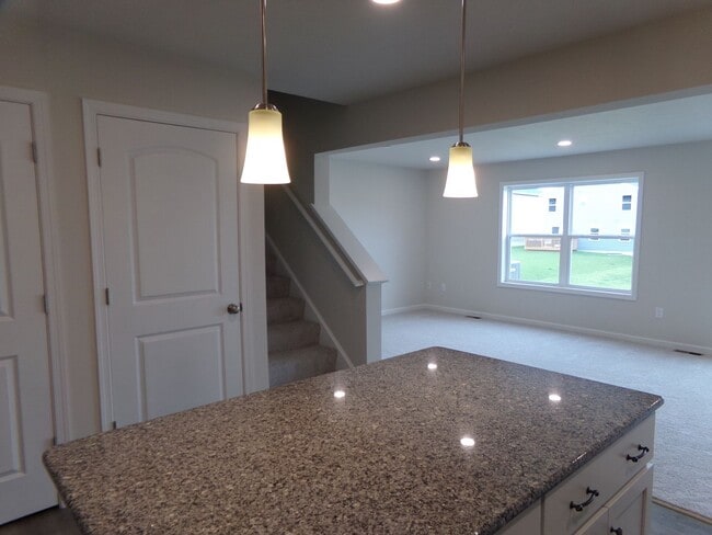 Building Photo - 3 bedroom, 2.5 Bathroom Townhouse in Gray's Pointe Neighborhood