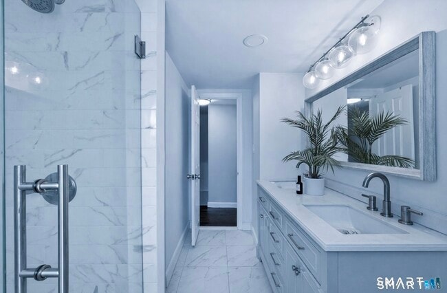 Building Photo - 457 Summit St