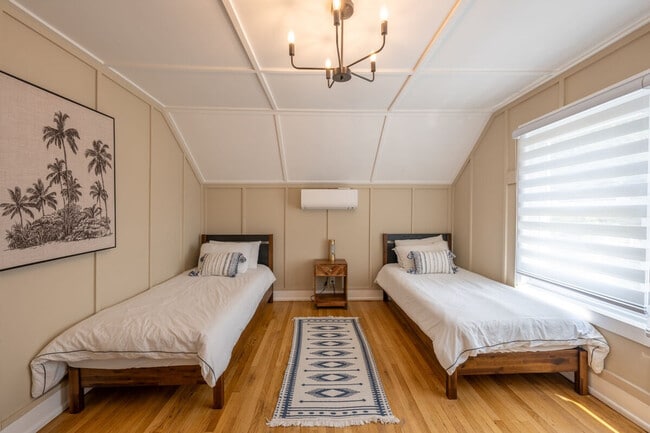 Building Photo - 139 W 4th Ave