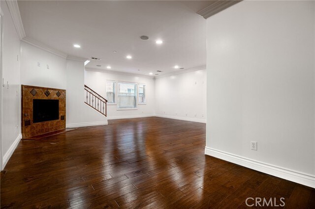 Building Photo - 412 Ave F
