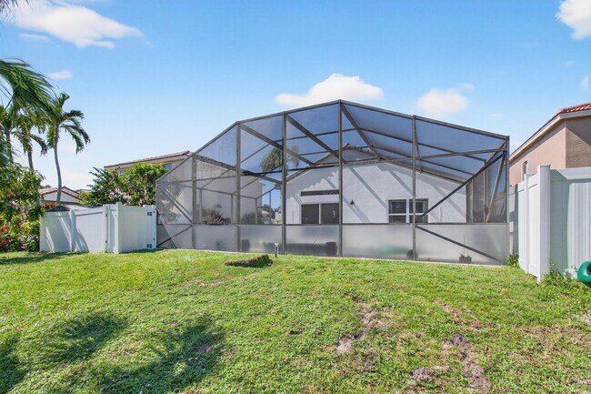 Building Photo - 7076 Middlebury Dr