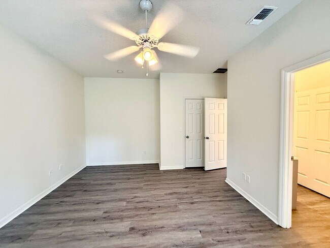Building Photo - Nice 4/2 Two-Story Home in Seminole County...