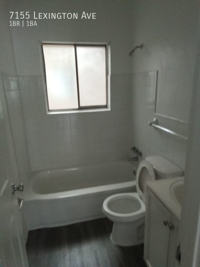 Building Photo - One bedroom Apartment with 600 sq. ft. of ...