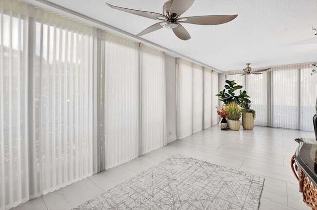 Building Photo - 7233 Promenade Dr