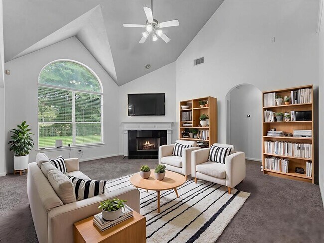 Building Photo - 25553 Oakhurst Forest Dr