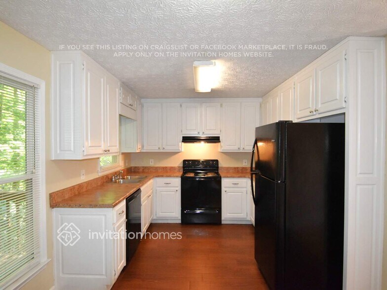 Building Photo - 305 Mary Alice Dr