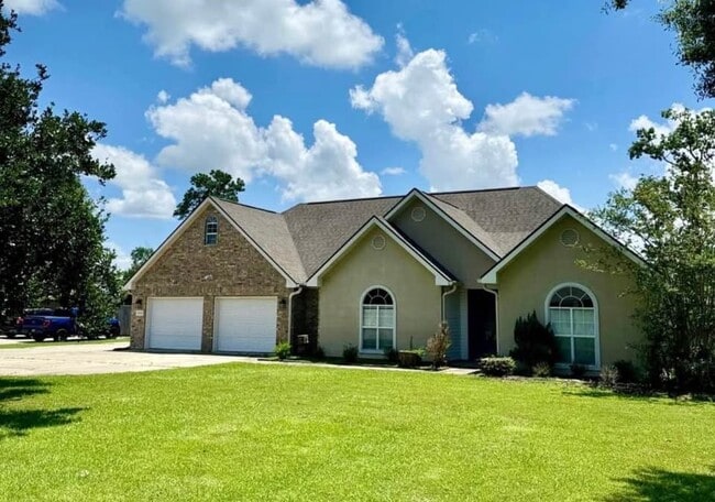 Building Photo - 1110 Athens Dr