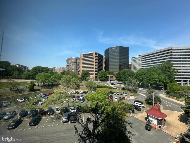 Building Photo - 1111 Arlington Blvd