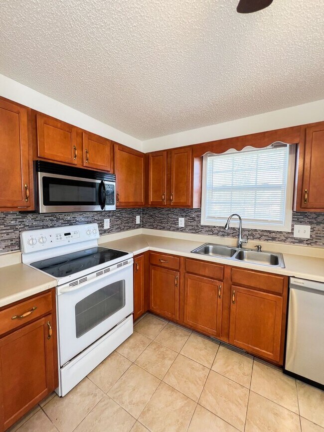 Building Photo - 438 Cranklen Cir