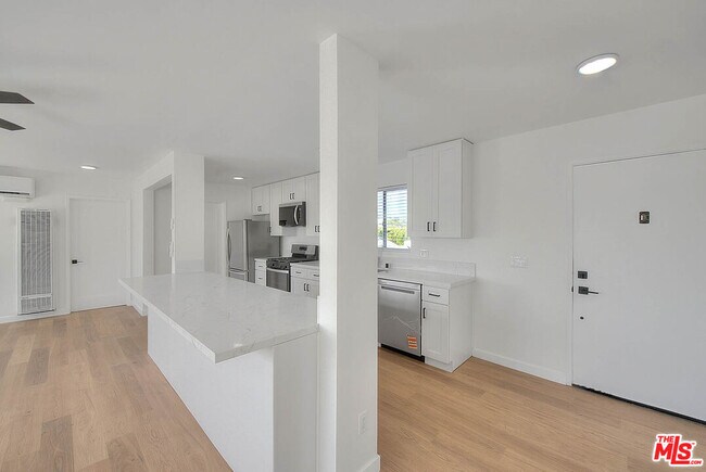 Building Photo - 3701 Coliseum St