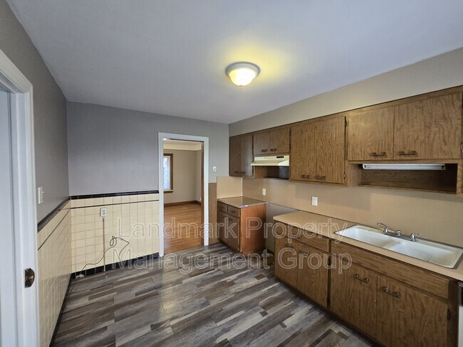 Building Photo - 9657 Outer Dr E