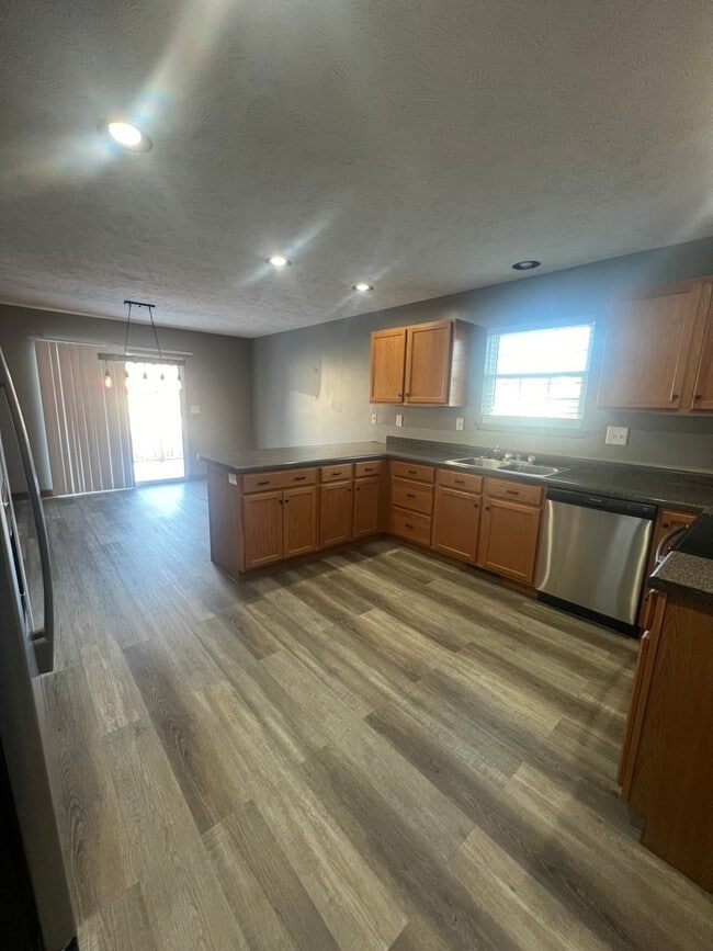 Building Photo - BEAUTIFUL LARGE 2 bedroom 2 bath CHATHAM SCHOOLS SPRINGFIELD UTILITIES