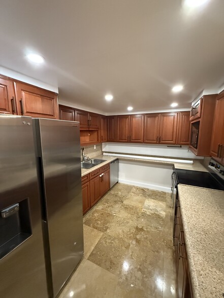Building Photo - 9823 SW 93rd Ter
