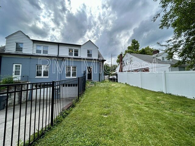 Building Photo - 5663 N Illinois St