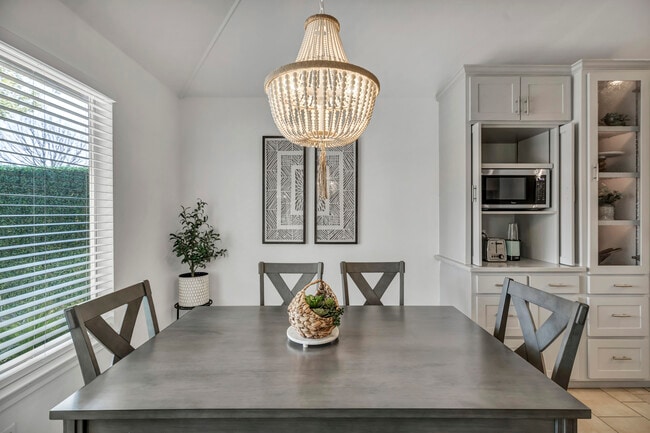 Building Photo - 505 Sunflower Dr