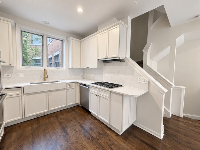 Building Photo - 1351 W Altgeld St