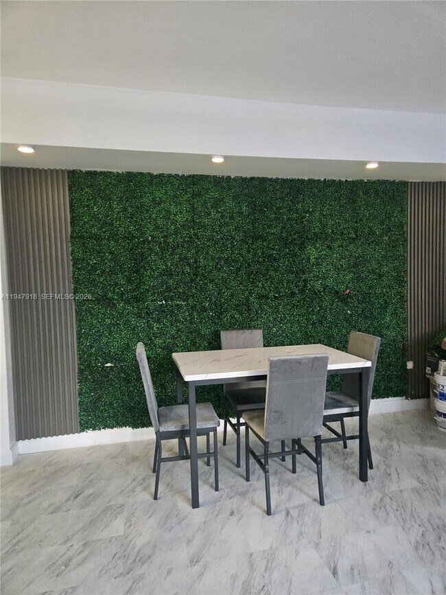 Building Photo - 801 Brickell Bay Dr