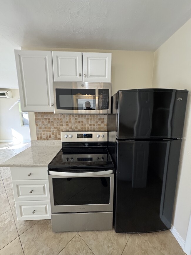 Building Photo - 1604 8th Ave W