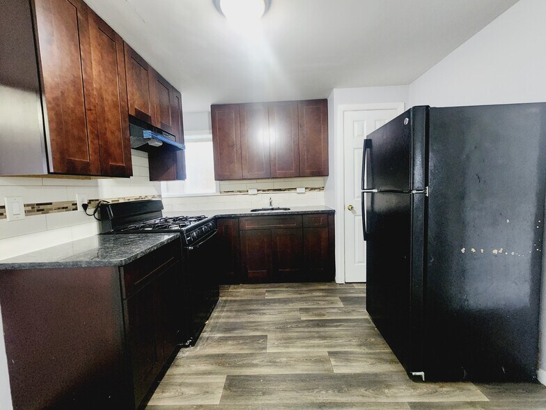 Building Photo - 98 Old Bergen Rd