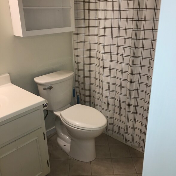 Building Photo - 202 Island Dr