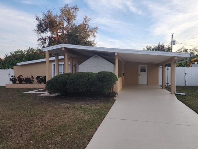 Building Photo - 3211 20th Ave W