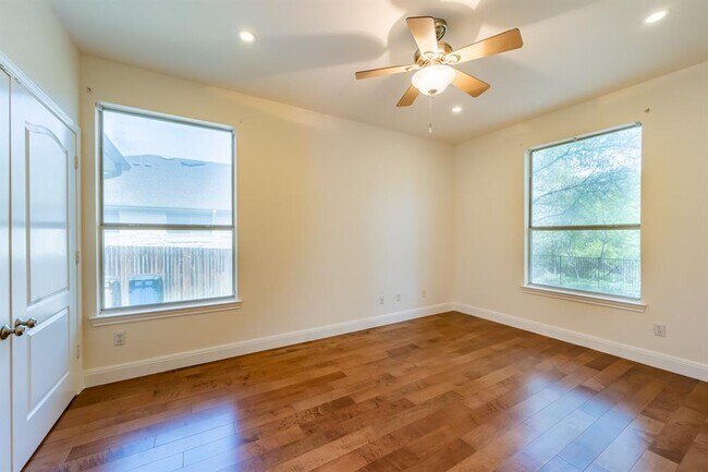 Building Photo - 7724 Yaupon Dr