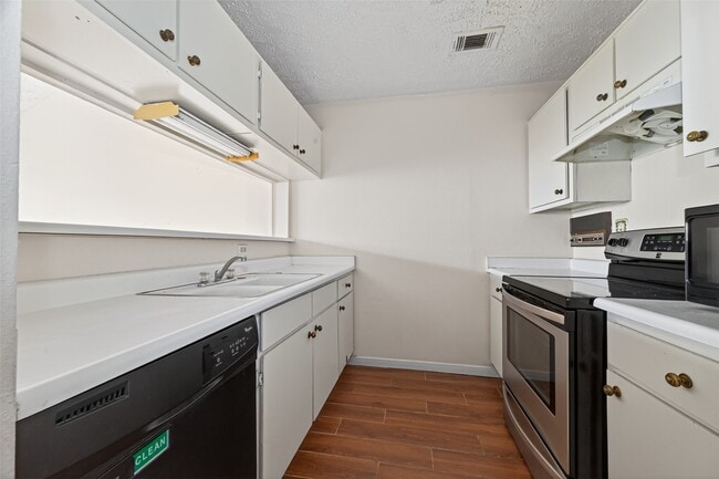 Building Photo - 10913 Bexley Dr